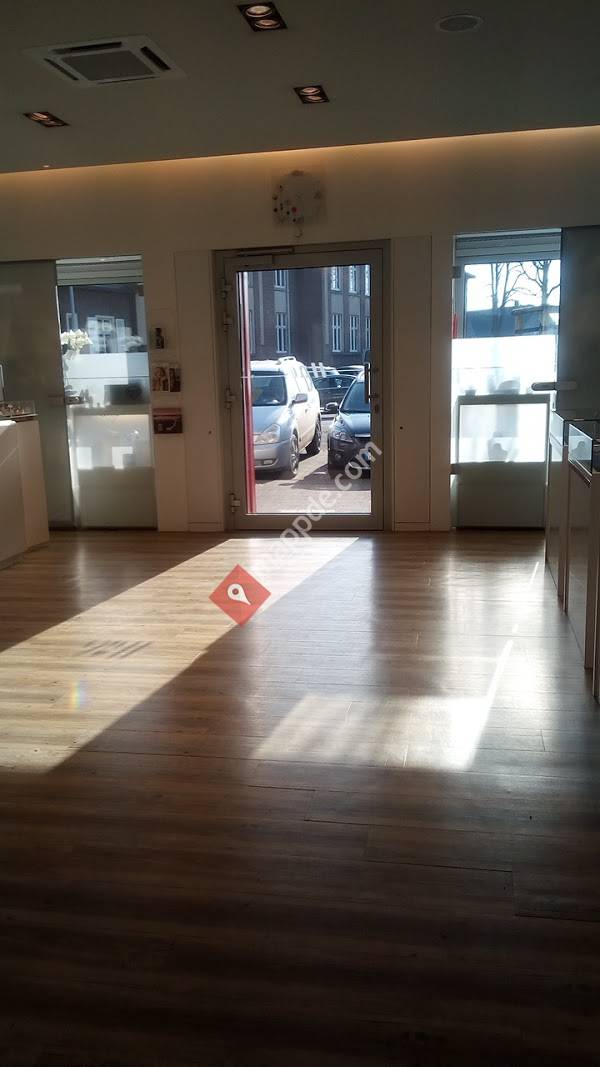 Anna-Maria Hüls - Uhrmachermeister & Juwelier