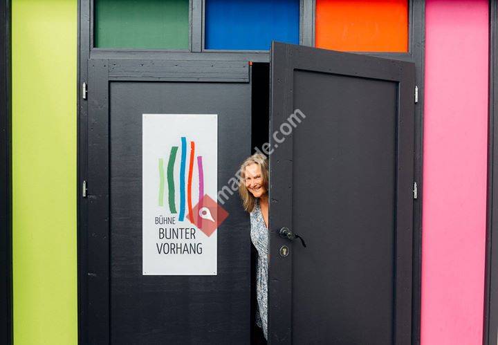 Bühne Bunter Vorhang