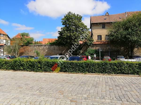 Carl-Ritter-Straße 1 Parking