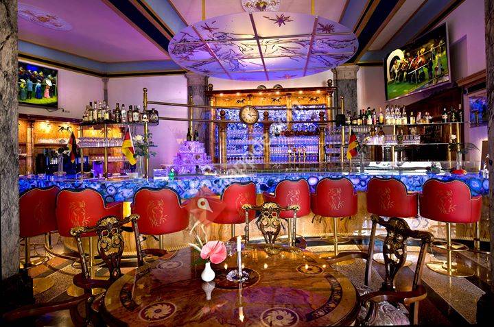 Chrystal Horse Cafe & Bar