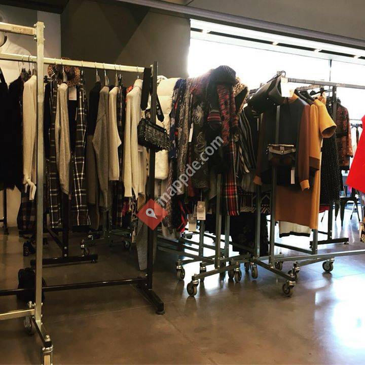 Ella - Italienische Mode und Accessoires