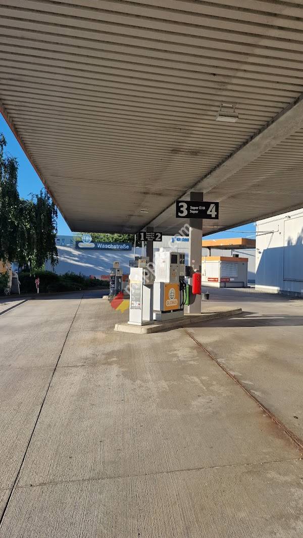 GLOBUS Tankstelle Neutraubling