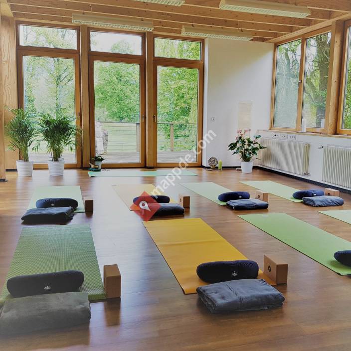 Marion Ernst, Yoga + Kosmetik