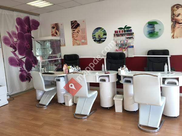 One Nails-Nagelstudio