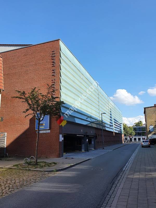 Parkhaus am Hafen