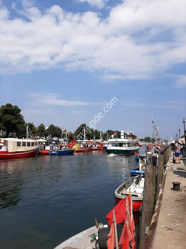 Parkplatz am Bahnhof Warnemünde