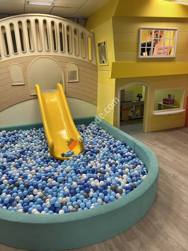 Roly Poly Playhouse GmbH