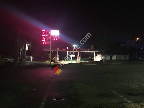 Tankstelle am Supermarkt 0043