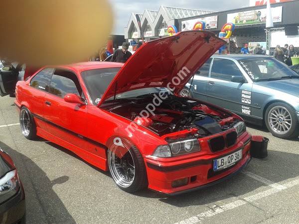 Tankstelle am Supermarkt