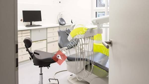 Zahnarzt Dr. B. Schürer - Praxis für Zahnheilkunde in Falkensee